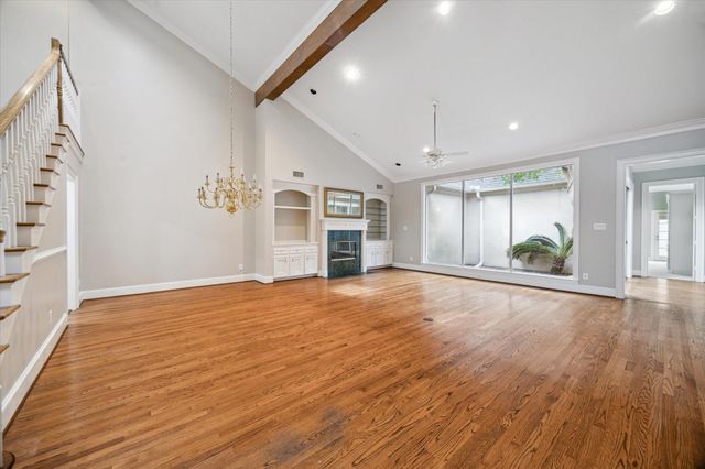 3030 Eastside Street, Houston, TX 77098