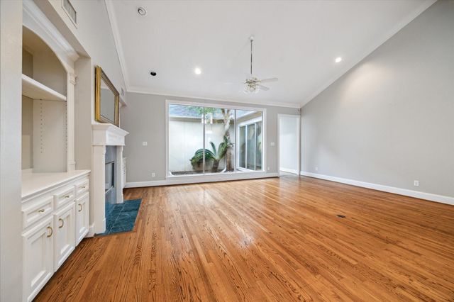 3030 Eastside Street, Houston, TX 77098