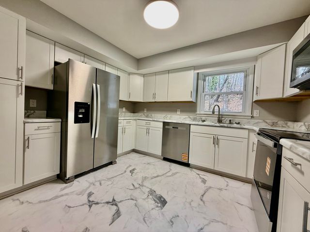 3432 Manassas DR, Roanoke, VA 24018