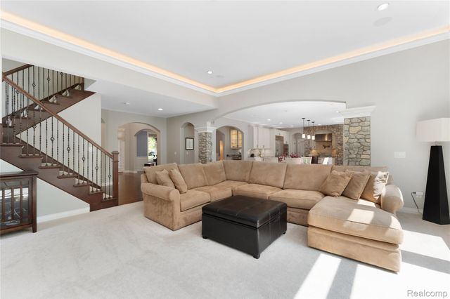2761 Plum Creek Drive, Oakland Charter Township, MI 48363