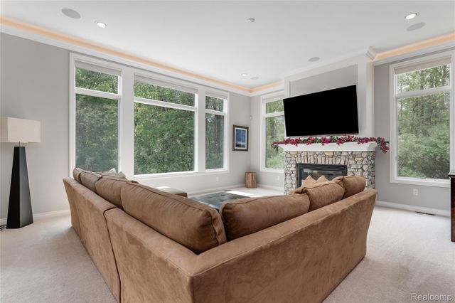 2761 Plum Creek Drive, Oakland Charter Township, MI 48363