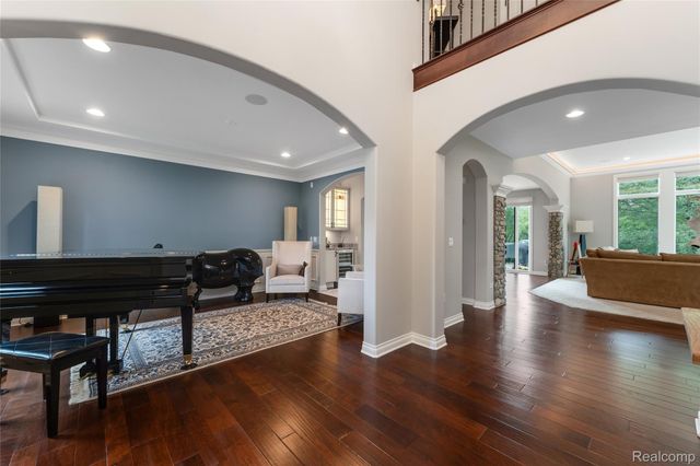 2761 Plum Creek Drive, Oakland Charter Township, MI 48363