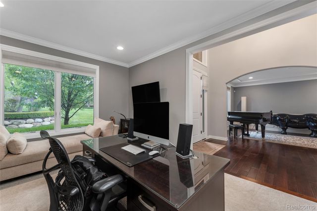 2761 Plum Creek Drive, Oakland Charter Township, MI 48363