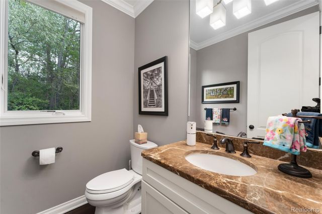 2761 Plum Creek Drive, Oakland Charter Township, MI 48363