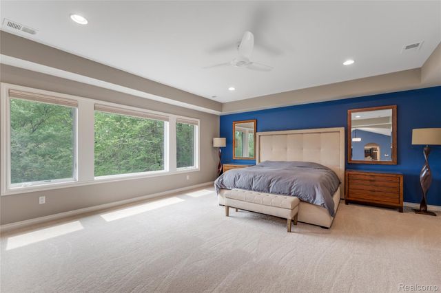 2761 Plum Creek Drive, Oakland Charter Township, MI 48363