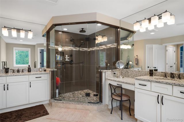 2761 Plum Creek Drive, Oakland Charter Township, MI 48363