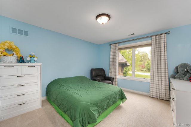 2761 Plum Creek Drive, Oakland Charter Township, MI 48363