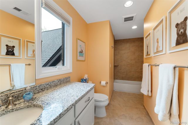 2761 Plum Creek Drive, Oakland Charter Township, MI 48363