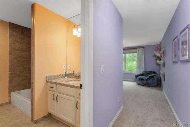 2761 Plum Creek Drive, Oakland Charter Township, MI 48363
