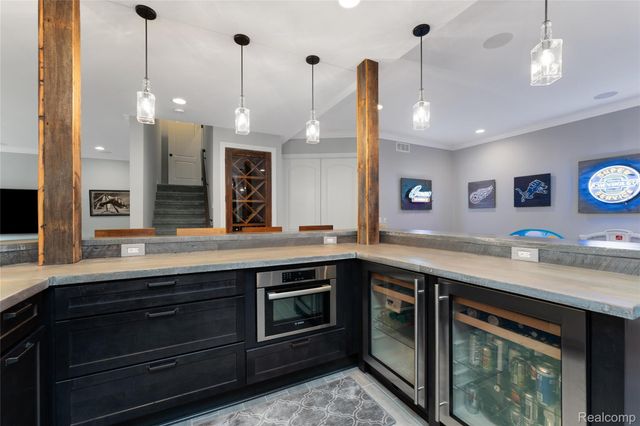 2761 Plum Creek Drive, Oakland Charter Township, MI 48363