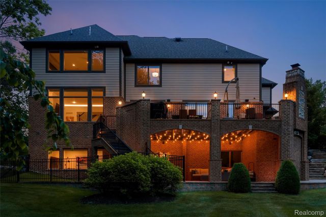 2761 Plum Creek Drive, Oakland Charter Township, MI 48363