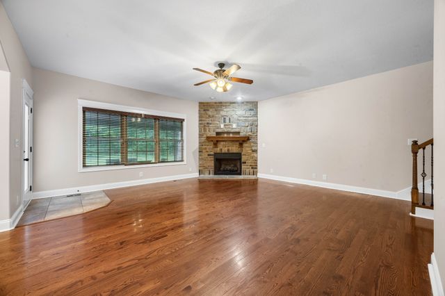 1789 Double R Blvd, Clarksville, TN 37042