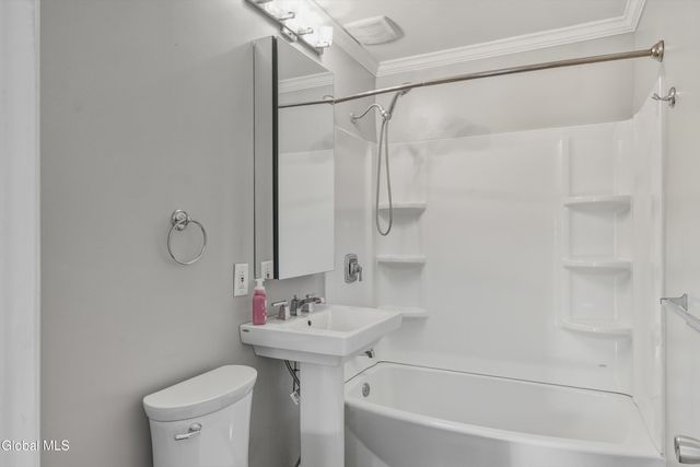 1 Winston Place, Colonie, NY 12205