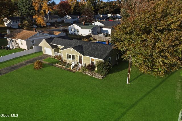 1 Winston Place, Colonie, NY 12205