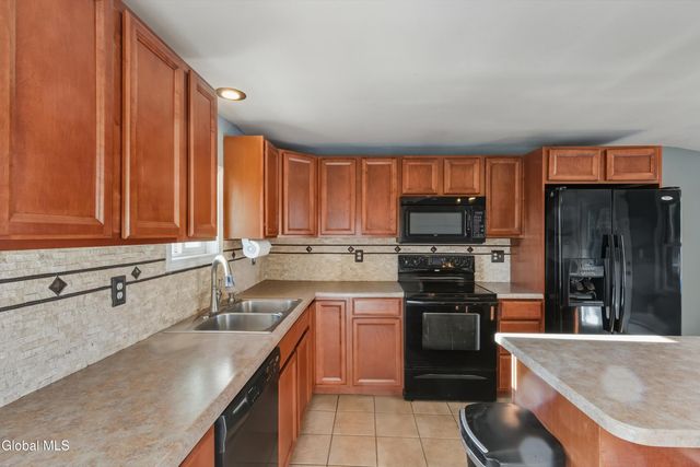 1 Winston Place, Colonie, NY 12205