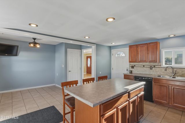 1 Winston Place, Colonie, NY 12205