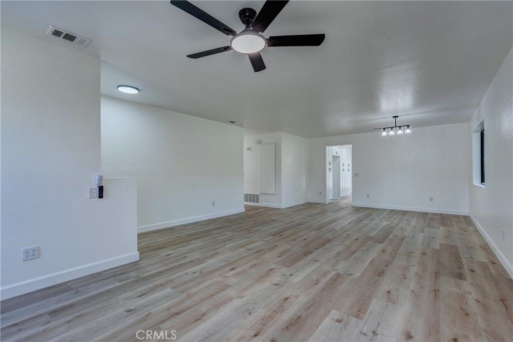 Image 13 of property listing at 26959 Meridian, Hemet, CA 92544