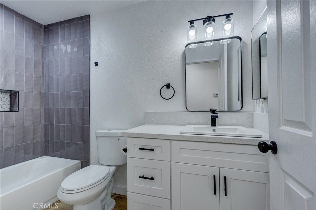 Image 14 of property listing at 26959 Meridian, Hemet, CA 92544