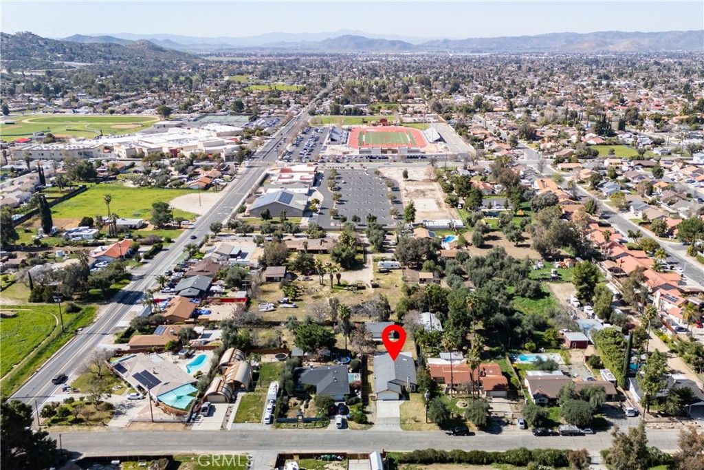 Image 38 of property listing at 26959 Meridian, Hemet, CA 92544