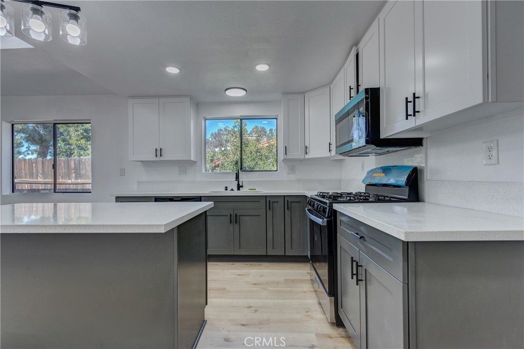 Image 8 of property listing at 26959 Meridian, Hemet, CA 92544