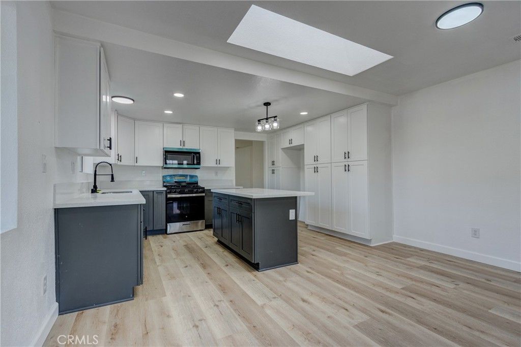 Image 9 of property listing at 26959 Meridian, Hemet, CA 92544