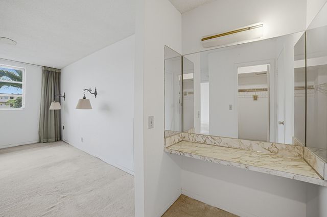 2861 NW 47th Terrace 305b, Lauderdale Lakes, FL 33313