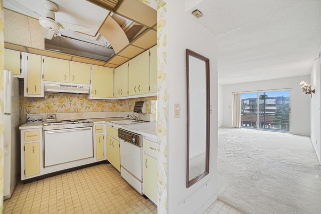 2861 NW 47th Terrace 305b, Lauderdale Lakes, FL 33313