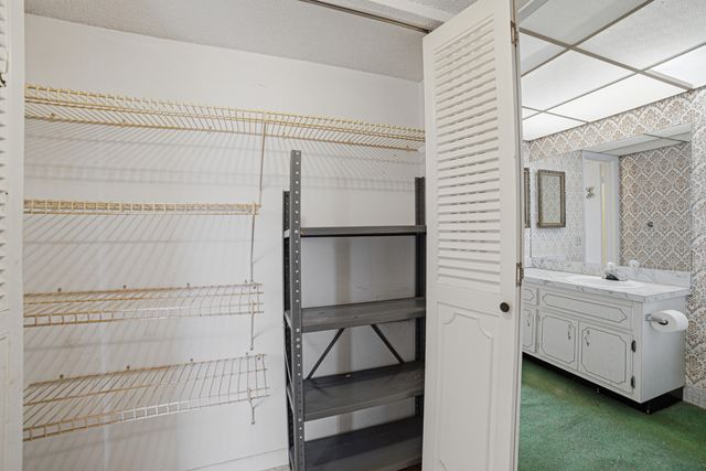 2861 NW 47th Terrace 305b, Lauderdale Lakes, FL 33313