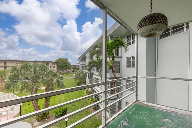 2861 NW 47th Terrace 305b, Lauderdale Lakes, FL 33313