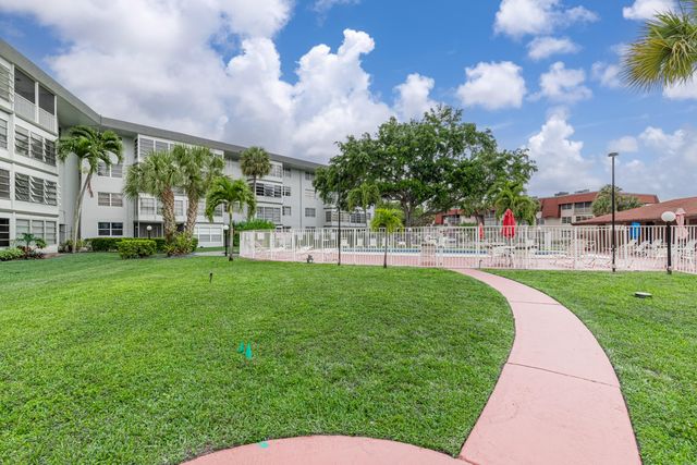 2861 NW 47th Terrace 305b, Lauderdale Lakes, FL 33313