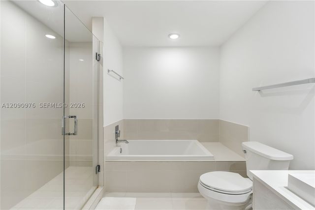 55 SW 9th St 4001, Miami, FL 33130