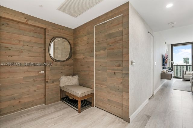 55 SW 9th St 4001, Miami, FL 33130