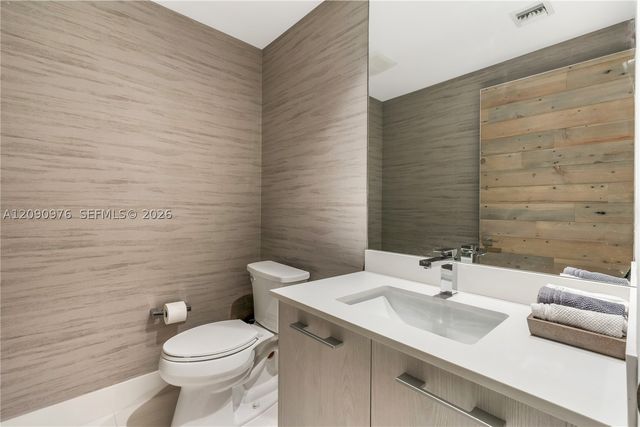 55 SW 9th St 4001, Miami, FL 33130