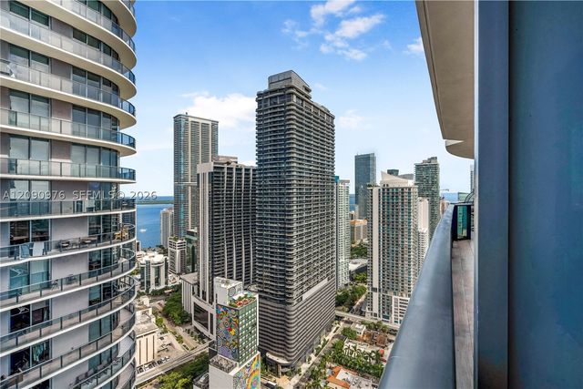 55 SW 9th St 4001, Miami, FL 33130