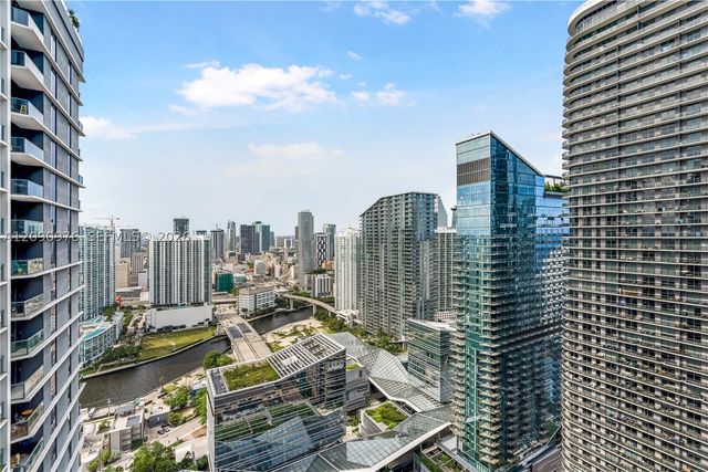 55 SW 9th St 4001, Miami, FL 33130