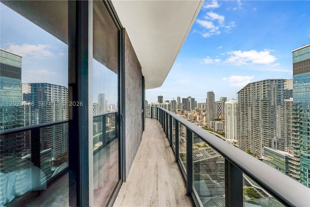 55 SW 9th St 4001, Miami, FL 33130