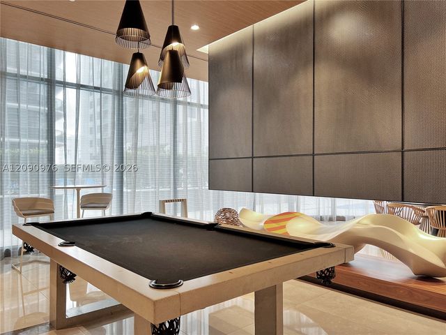 55 SW 9th St 4001, Miami, FL 33130