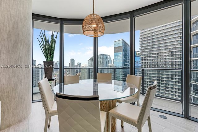 55 SW 9th St 4001, Miami, FL 33130