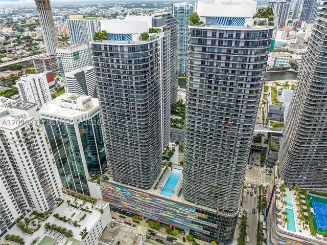 55 SW 9th St 4001, Miami, FL 33130