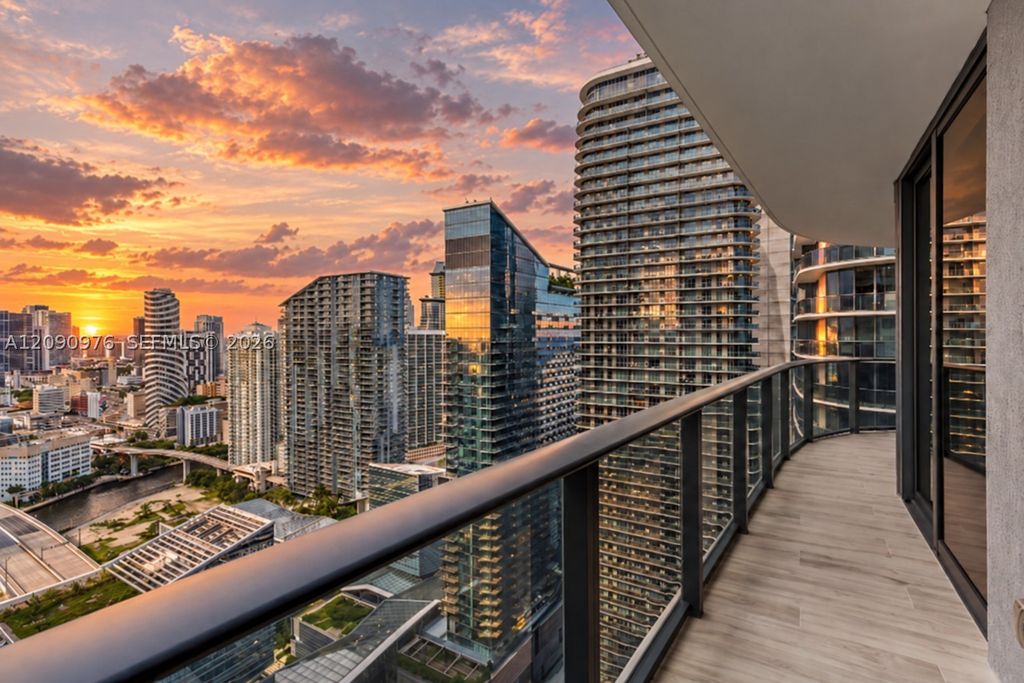 55 SW 9th St 4001, Miami, FL 33130