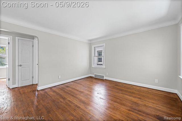 8845 Canyon Street, Grosse Pointe, MI 48236