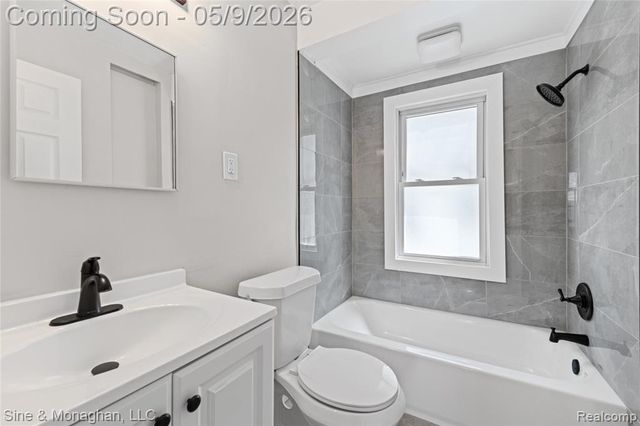 8845 Canyon Street, Grosse Pointe, MI 48236