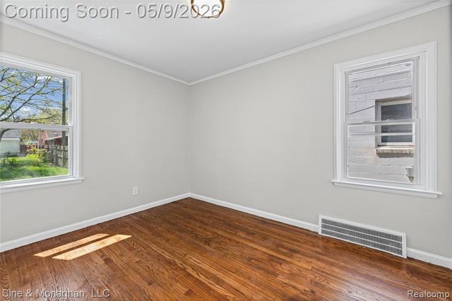8845 Canyon Street, Grosse Pointe, MI 48236