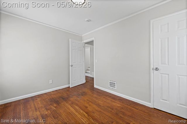 8845 Canyon Street, Grosse Pointe, MI 48236