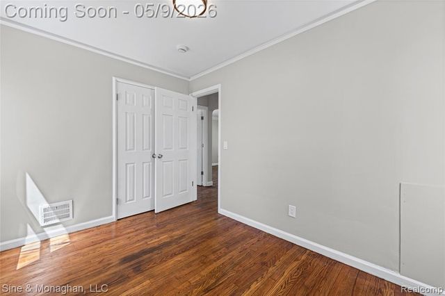 8845 Canyon Street, Grosse Pointe, MI 48236