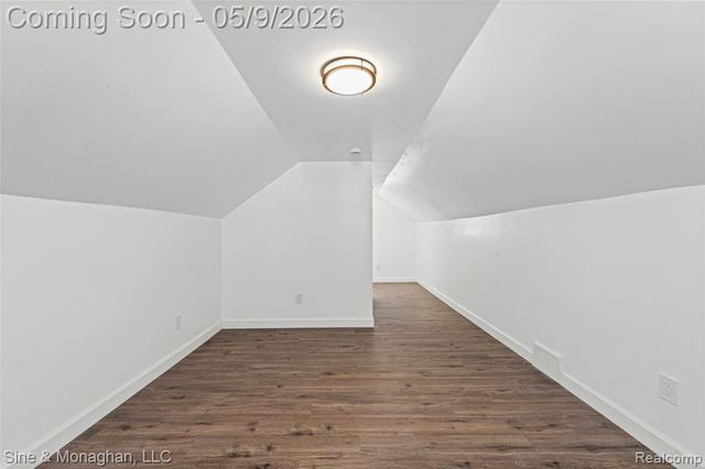 8845 Canyon Street, Grosse Pointe, MI 48236