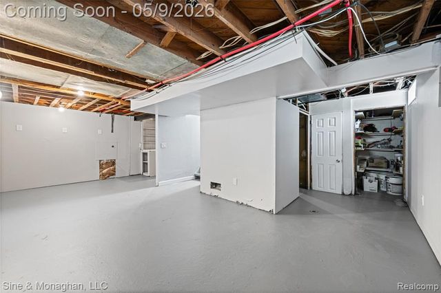 8845 Canyon Street, Grosse Pointe, MI 48236