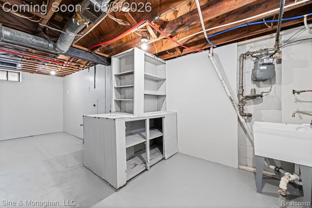 8845 Canyon Street, Grosse Pointe, MI 48236