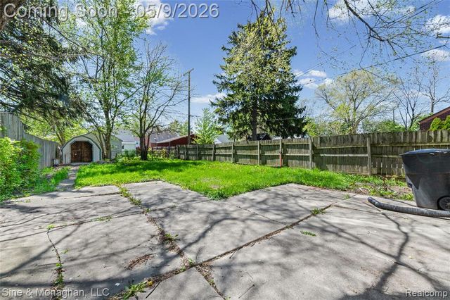 8845 Canyon Street, Grosse Pointe, MI 48236