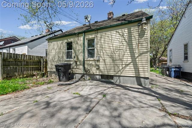 8845 Canyon Street, Grosse Pointe, MI 48236